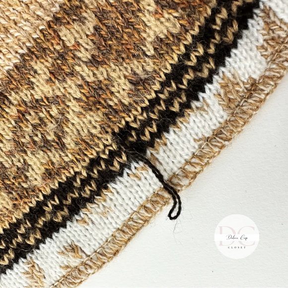 Winter hat and scarf with faux fur - Picture 10 of 11